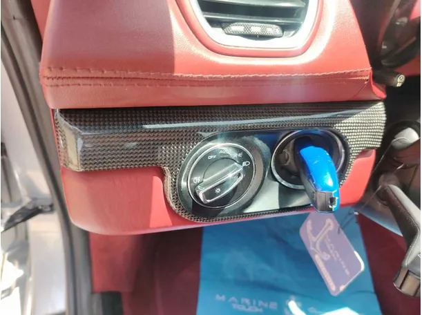 Car image 30
