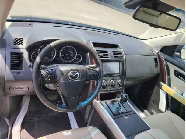 Car image 12