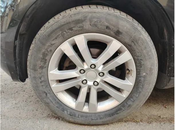 Car image 10
