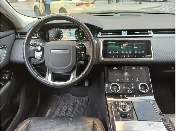 Car image 16
