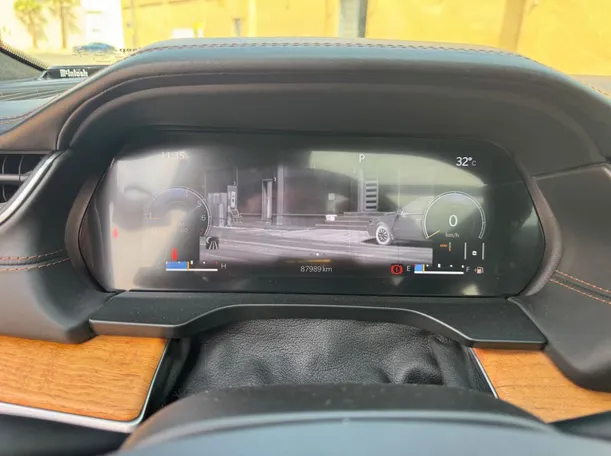 Car image 19