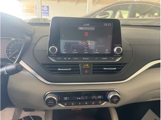 Car image 13