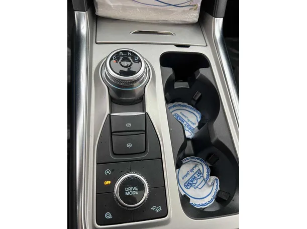 Car image 25