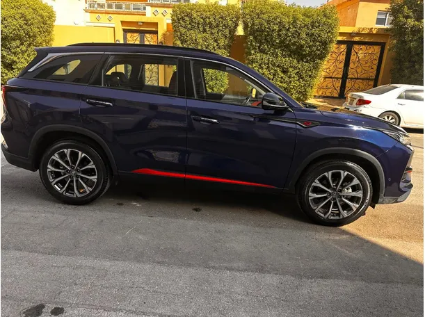 Car image 4