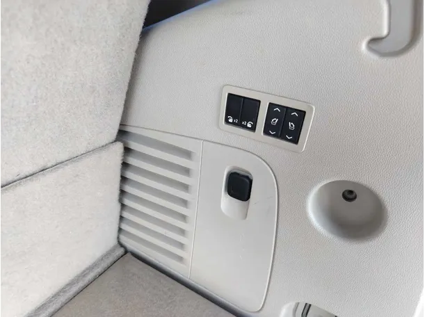 Car image 40