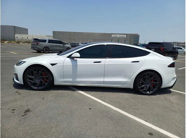 Car image 8