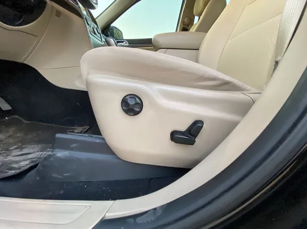 Car image 26
