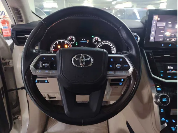 Car image 23