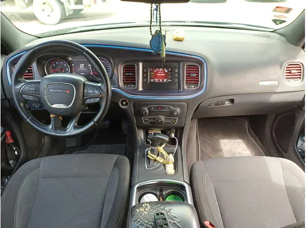 Car image 16