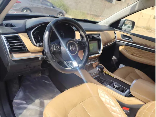 Car image 12