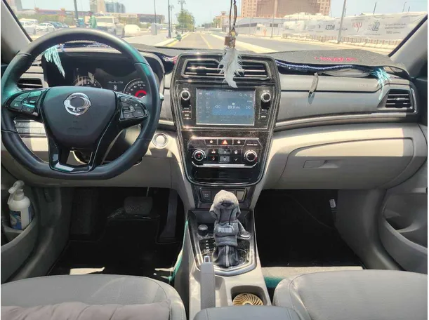 Car image 19