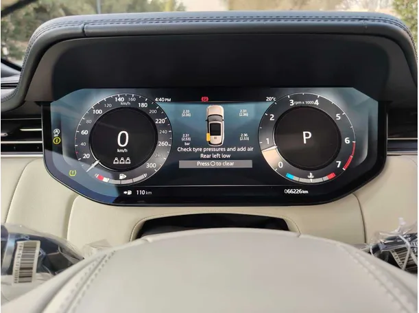 Car image 15