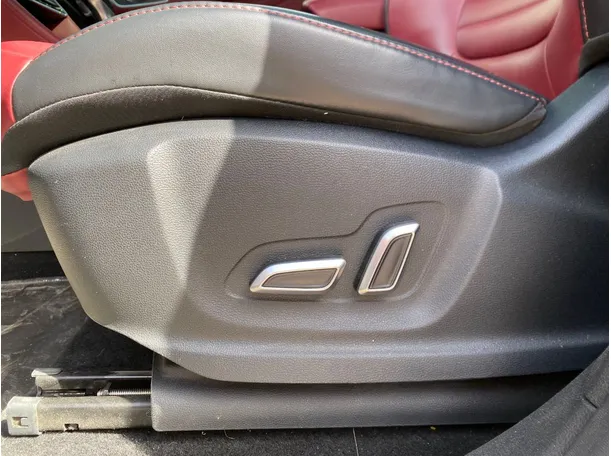 Car image 27