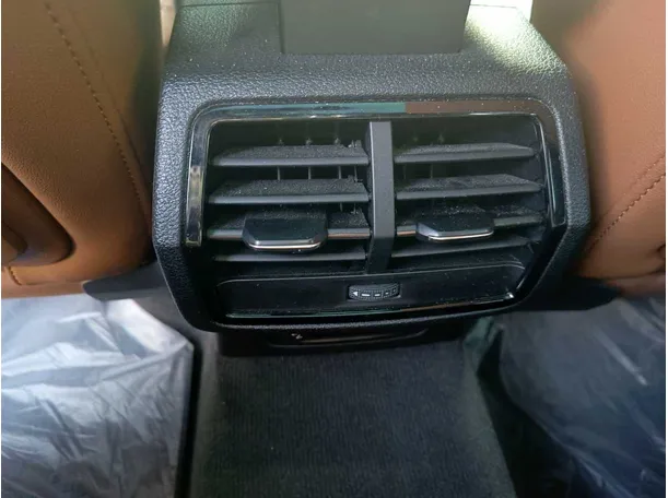 Car image 29