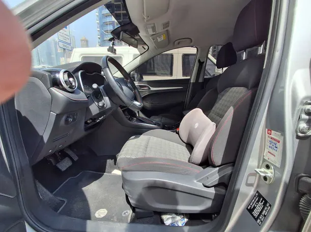 Car image 12