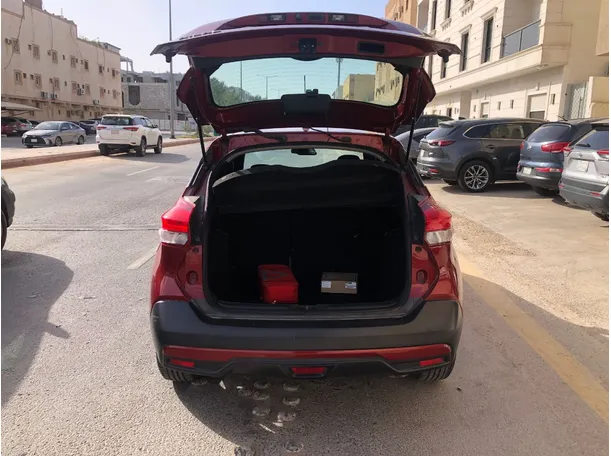 Car image 18
