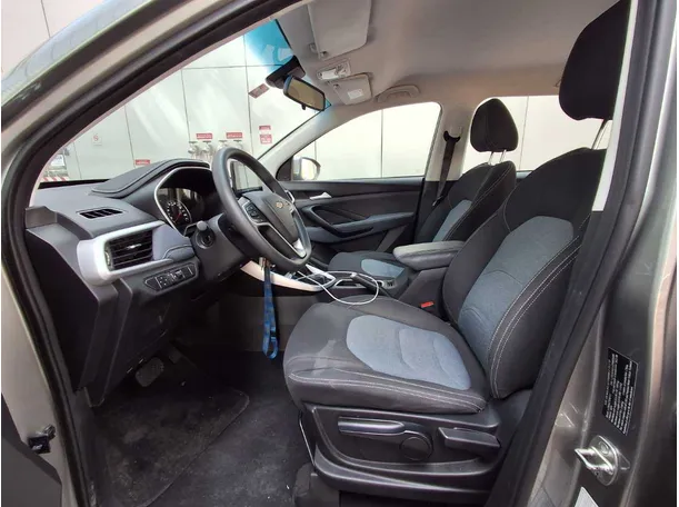 Car image 12