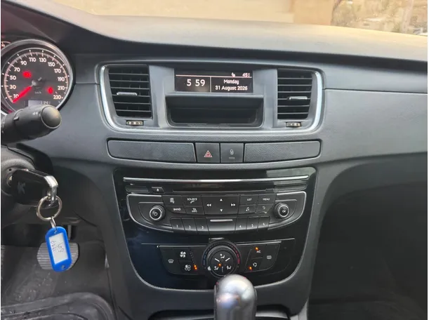 Car image 16