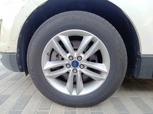 Car image 10