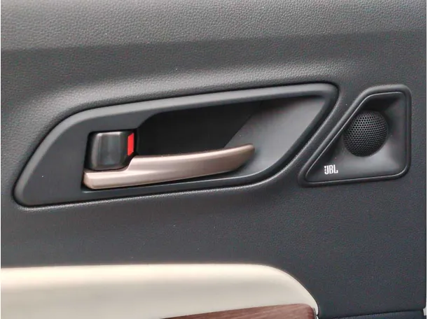 Car image 33