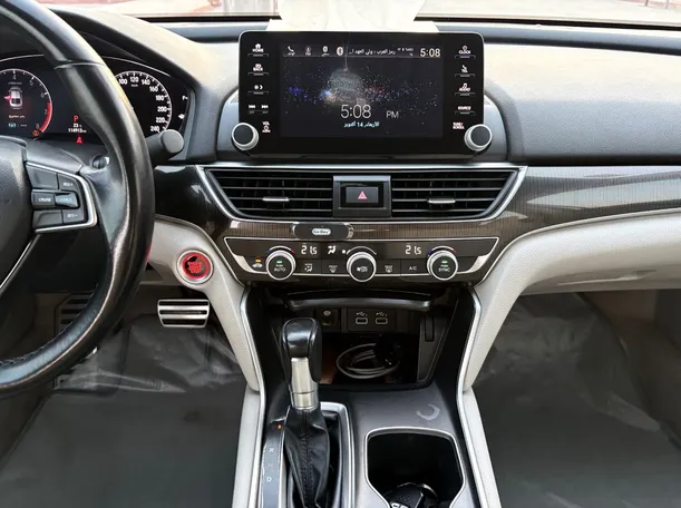 Car image 19