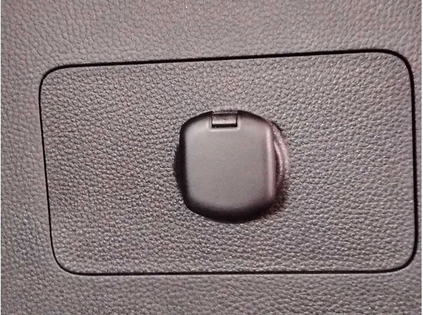 Car image 34