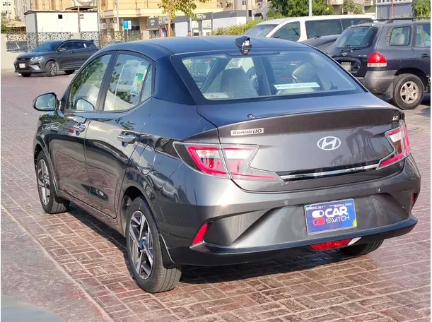 Car image 7