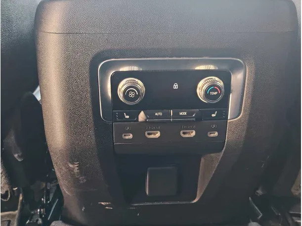 Car image 32