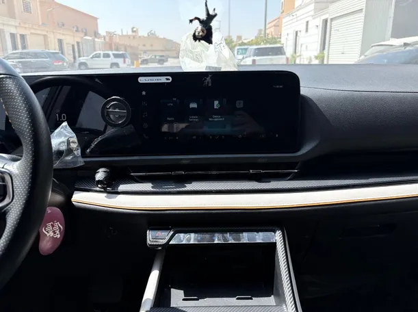 Car image 20