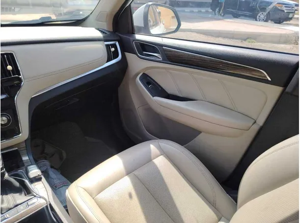 Car image 33