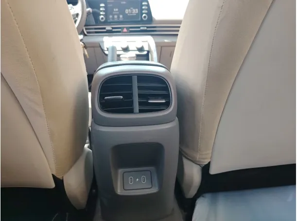 Car image 26