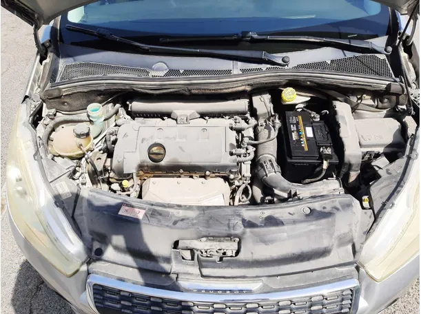Car image 19