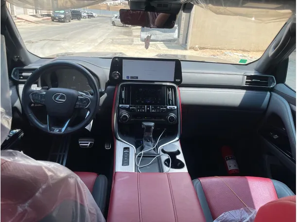 Car image 18