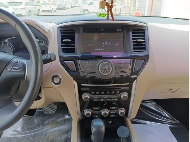 Car image 17