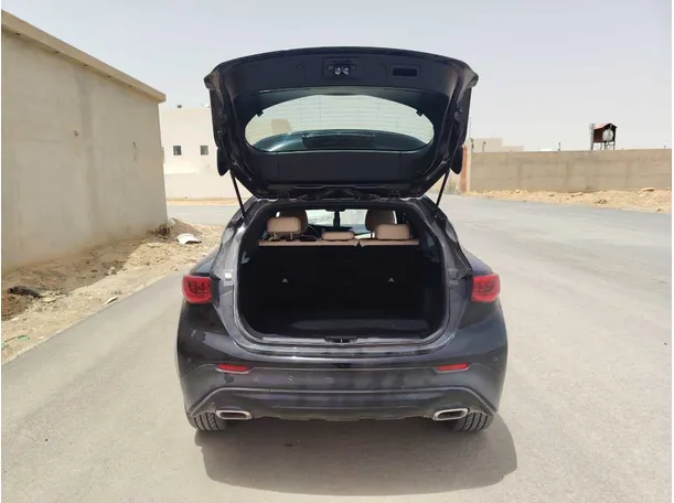 Car image 25