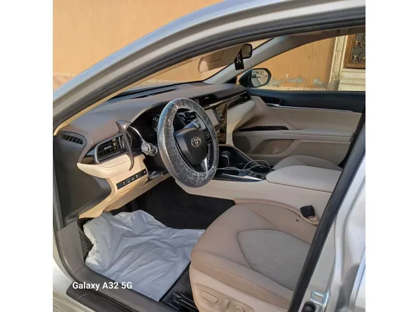 Car image 26
