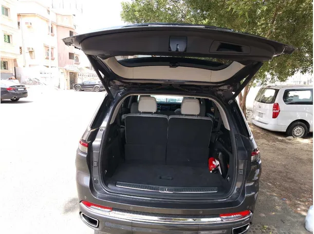 Car image 30