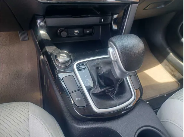 Car image 17