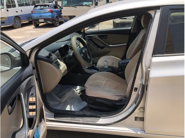 Car image 11