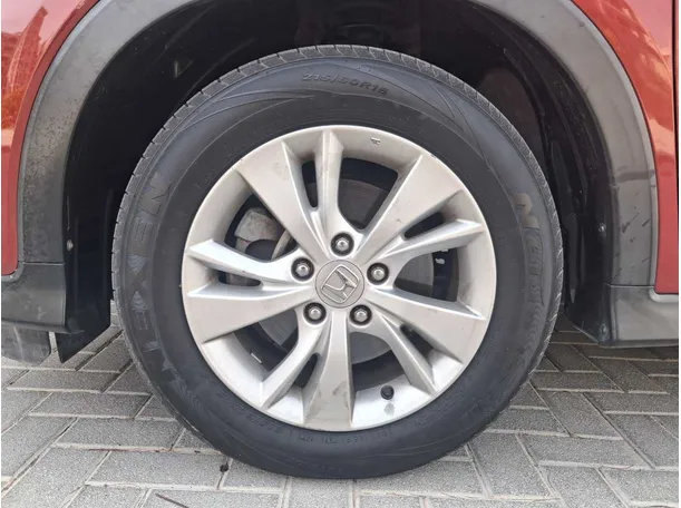 Car image 9