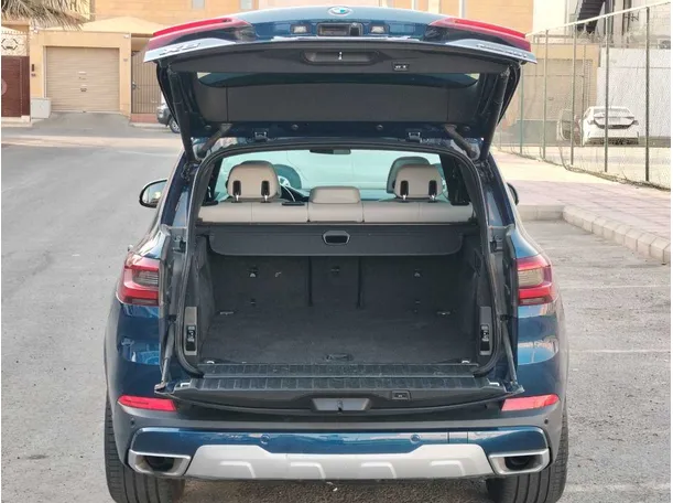 Car image 27