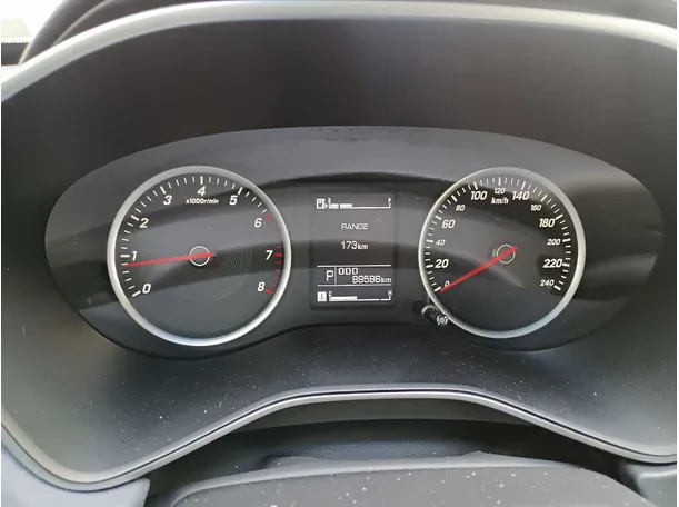 Car image 19