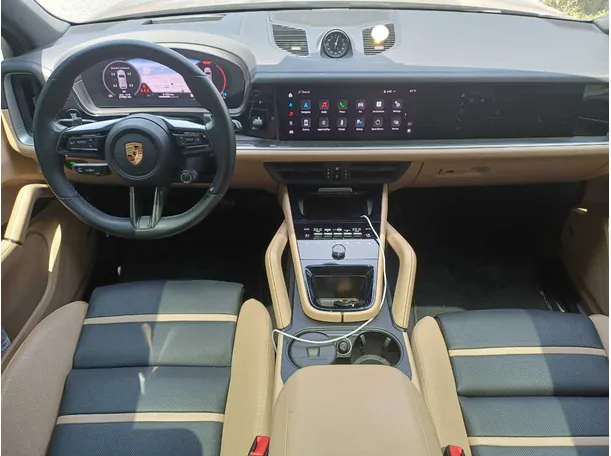 Car image 16