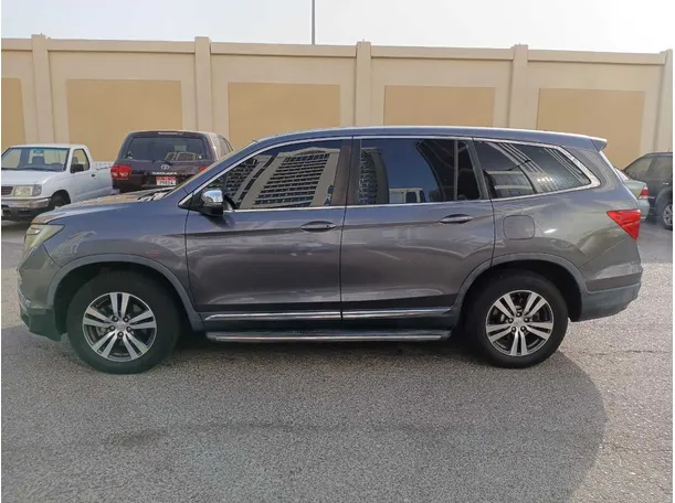 Car image 8