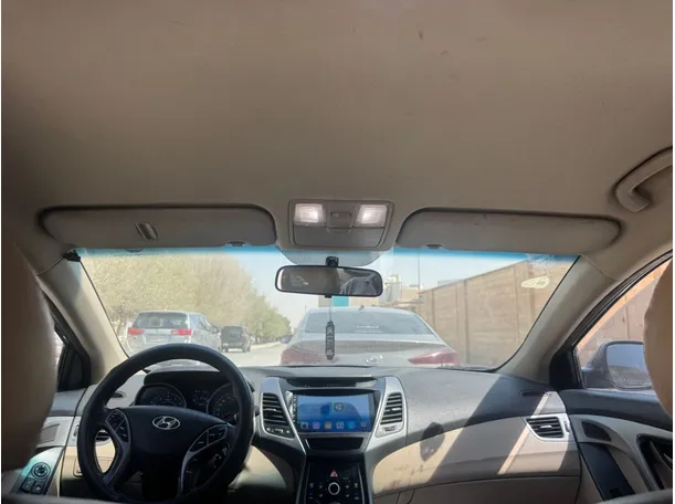 Car image 14