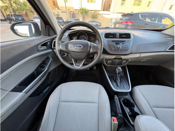 Car image 16