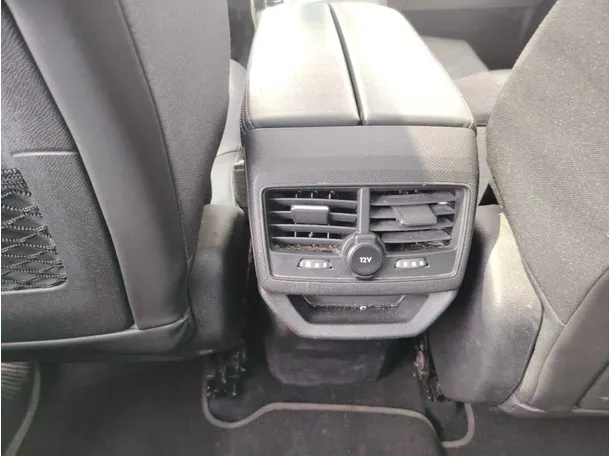 Car image 40