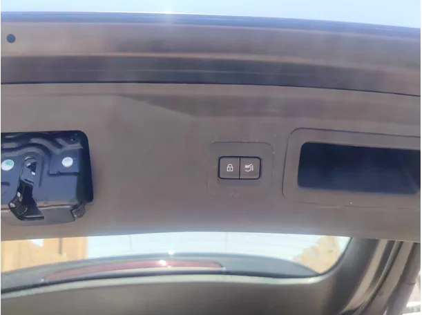 Car image 28