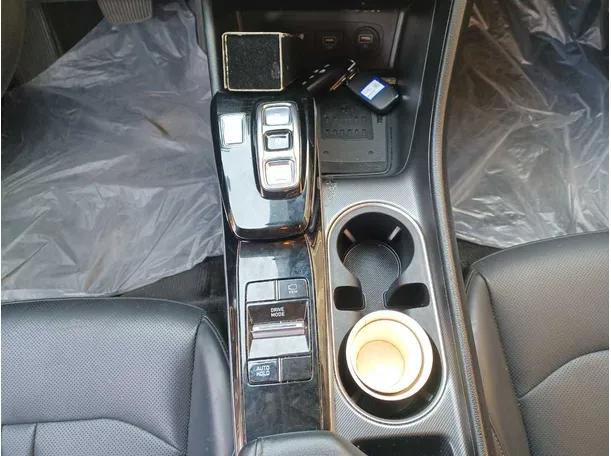Car image 13