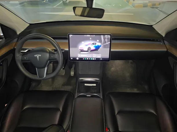 Car image 18